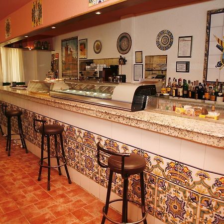 Hostal Cuatro Esquinas Ejea De Los Caballeros Luaran gambar