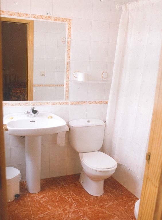 Hostal Cuatro Esquinas Ejea De Los Caballeros Bilik gambar